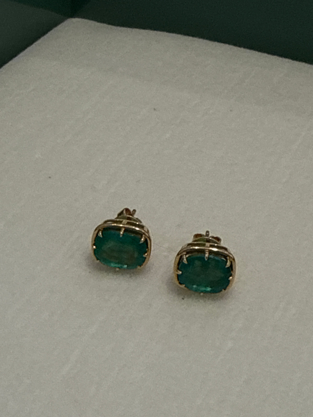 6 carat Emerald Earrings 18k