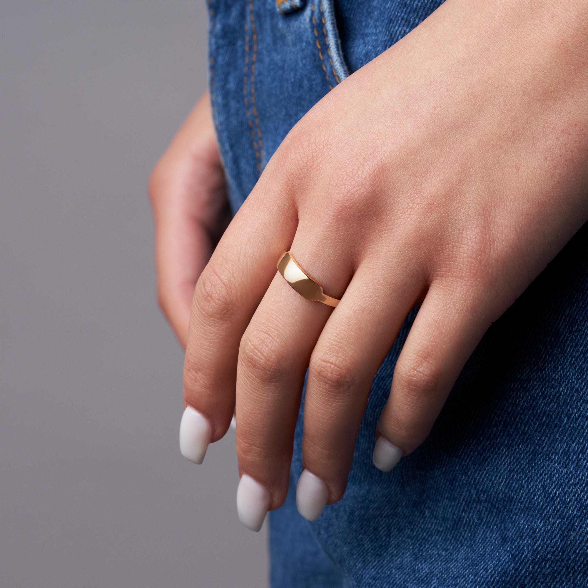 Identity Ring – Hitchcock